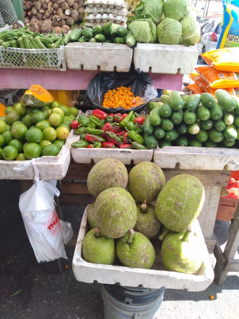Fruit and vegetable stand: Bourda Market
